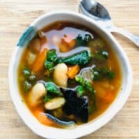 Kale-tomato-white bean soup for the rainy days